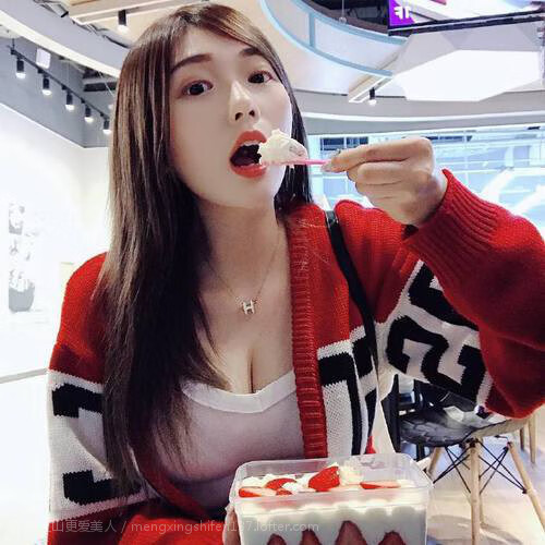 男篮训练注重半场阵地战术布置增强比赛控制力，男篮打球